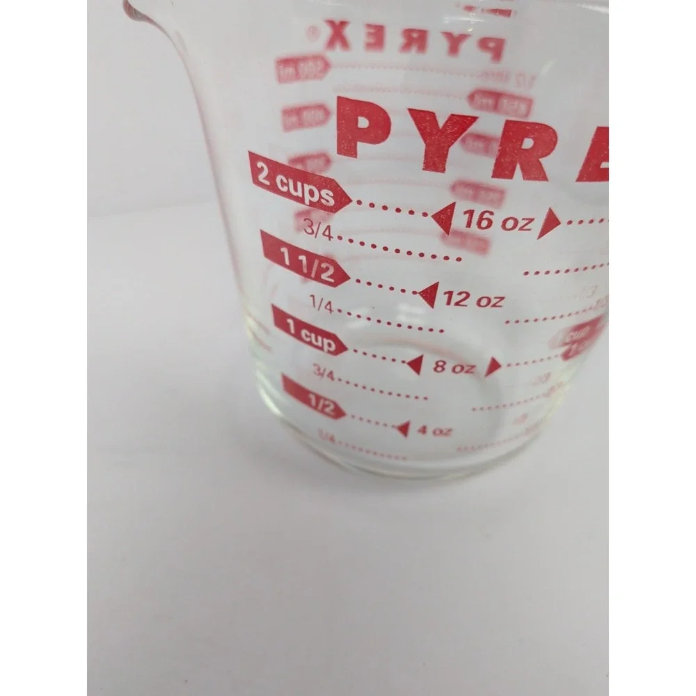 Pyrex 2-Cup  1 Pint Vintage Red Lettered Glass Measuring Cup.